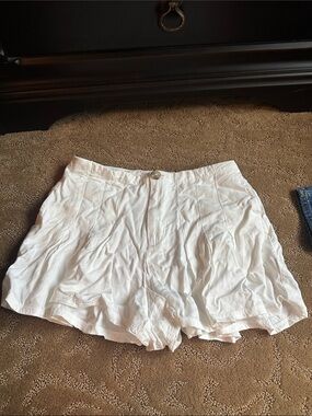 O'Neill White High-Waist Pleated Summer Shorts